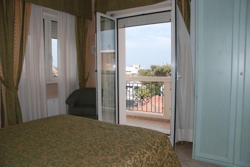 Hotel Residence Veliero Riccione Dış mekan fotoğraf