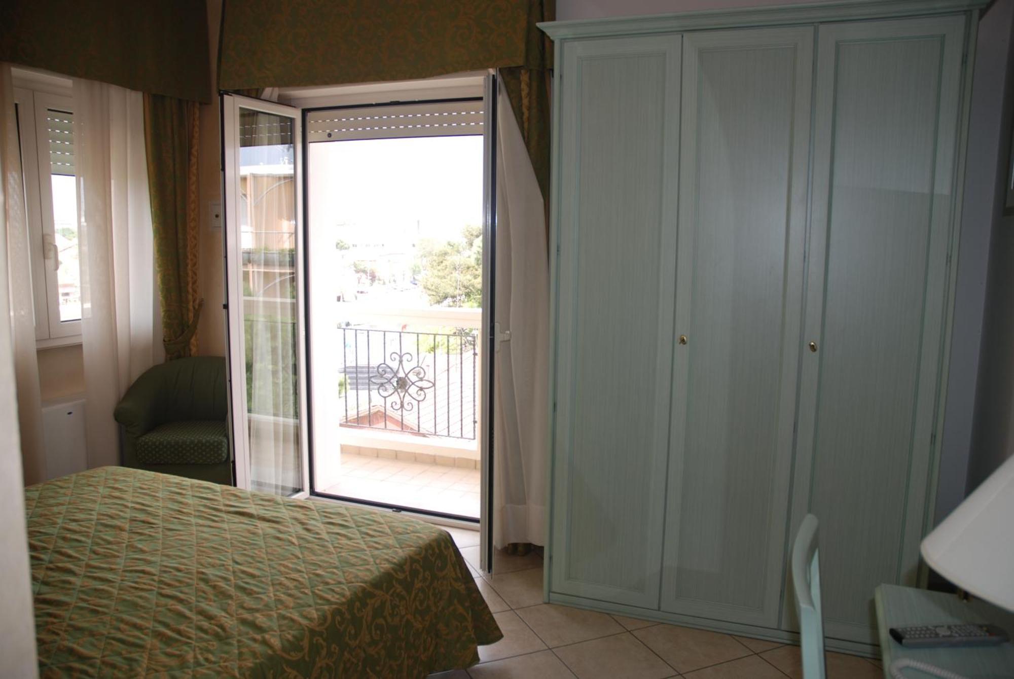 Hotel Residence Veliero Riccione Dış mekan fotoğraf